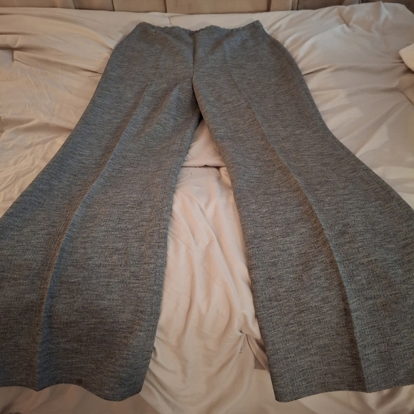 Harburt Gray Textured Women's Flare Leg Pants - Picture 3 of 9